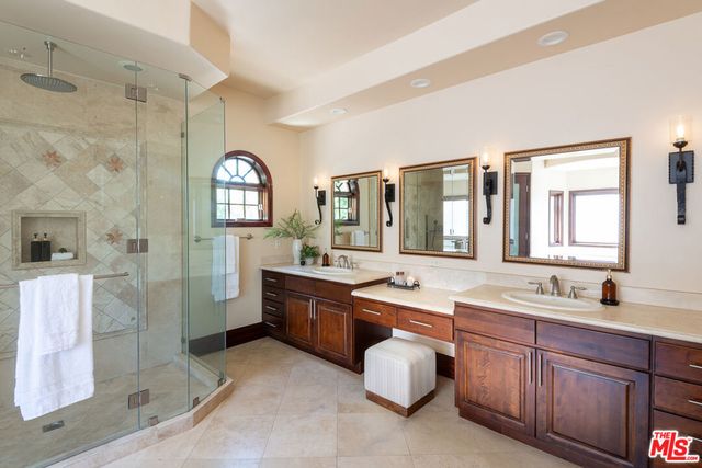 4910 Valjean Avenue, Encino, CA 91436