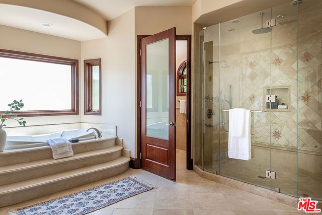 4910 Valjean Avenue, Encino, CA 91436