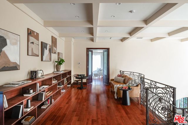 4910 Valjean Avenue, Encino, CA 91436