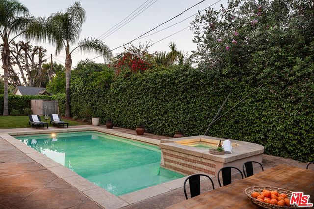 4910 Valjean Avenue, Encino, CA 91436