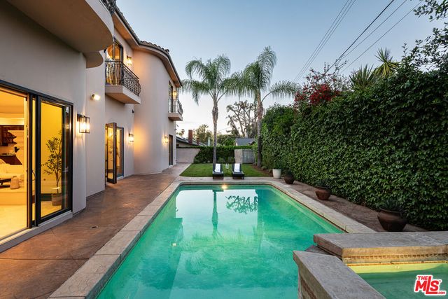 4910 Valjean Avenue, Encino, CA 91436