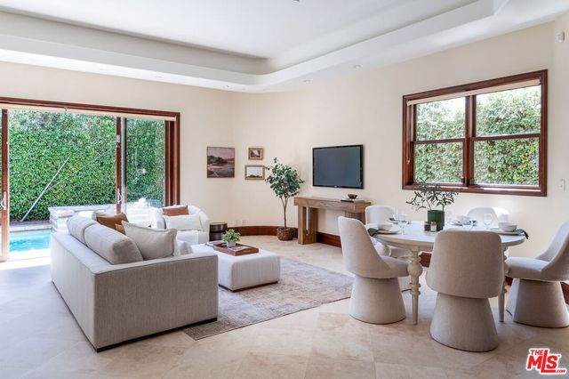 4910 Valjean Avenue, Encino, CA 91436