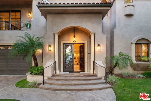4910 Valjean Avenue, Encino, CA 91436