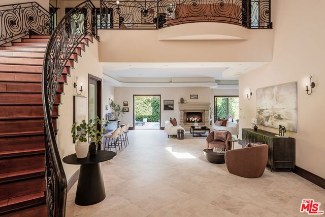 4910 Valjean Avenue, Encino, CA 91436