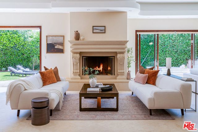 4910 Valjean Avenue, Encino, CA 91436