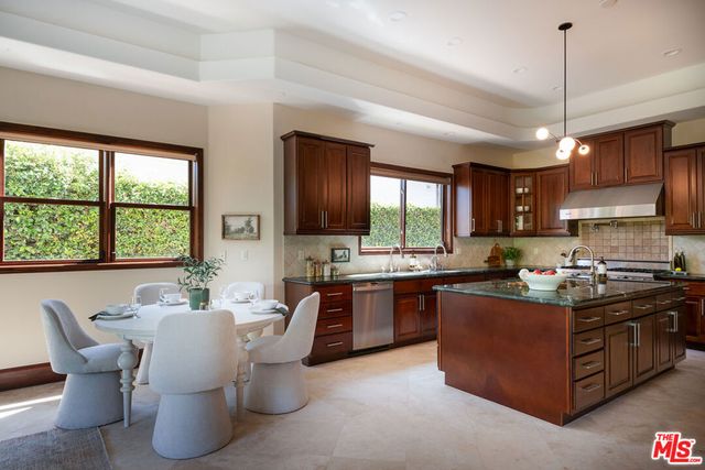 4910 Valjean Avenue, Encino, CA 91436