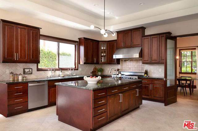 4910 Valjean Avenue, Encino, CA 91436