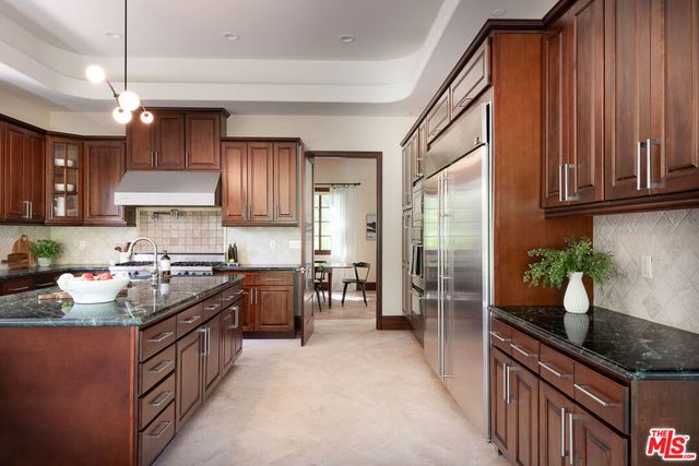 4910 Valjean Avenue, Encino, CA 91436