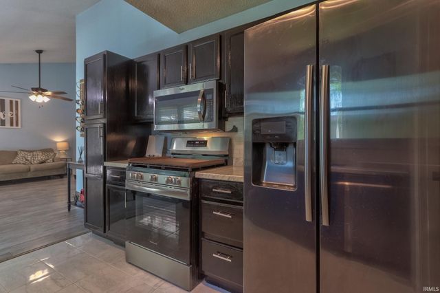 5717 Lincoln Pointe Boulevard, Evansville, IN 47715