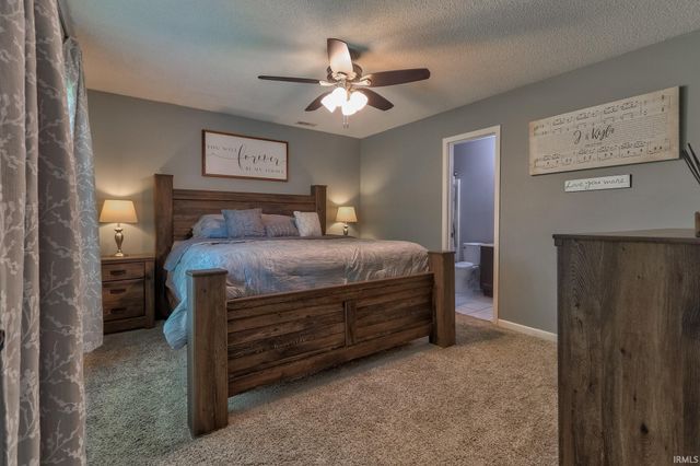 5717 Lincoln Pointe Boulevard, Evansville, IN 47715