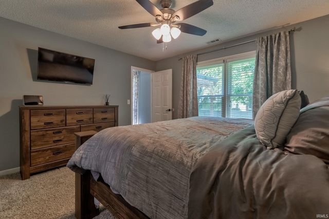 5717 Lincoln Pointe Boulevard, Evansville, IN 47715