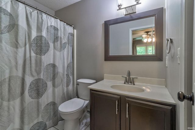 5717 Lincoln Pointe Boulevard, Evansville, IN 47715