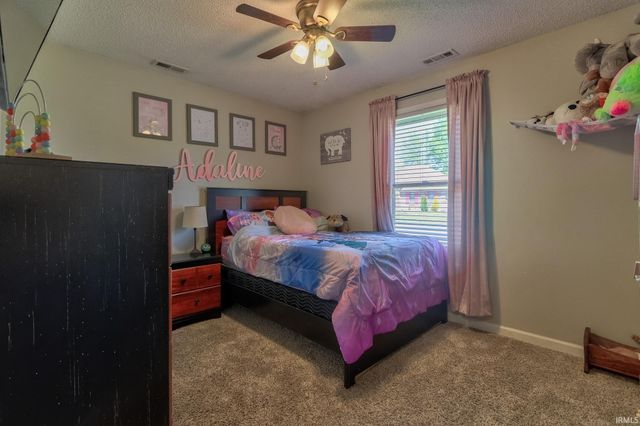 5717 Lincoln Pointe Boulevard, Evansville, IN 47715