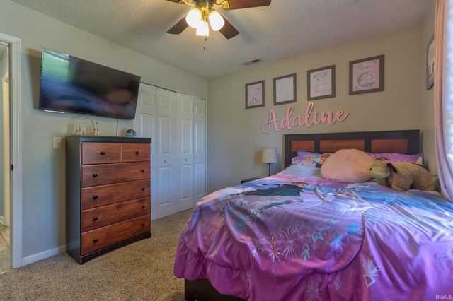 5717 Lincoln Pointe Boulevard, Evansville, IN 47715