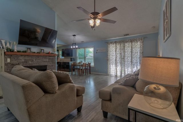 5717 Lincoln Pointe Boulevard, Evansville, IN 47715