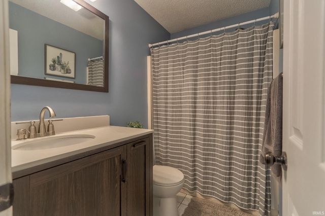 5717 Lincoln Pointe Boulevard, Evansville, IN 47715