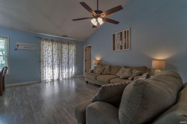 5717 Lincoln Pointe Boulevard, Evansville, IN 47715