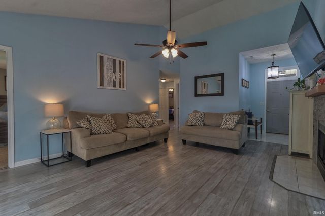 5717 Lincoln Pointe Boulevard, Evansville, IN 47715
