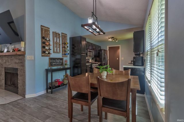 5717 Lincoln Pointe Boulevard, Evansville, IN 47715