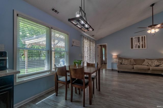 5717 Lincoln Pointe Boulevard, Evansville, IN 47715