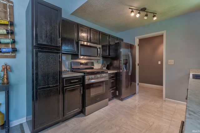 5717 Lincoln Pointe Boulevard, Evansville, IN 47715