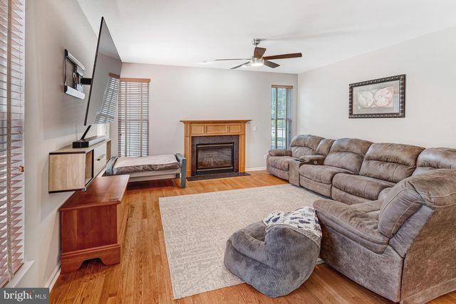 17701 AVENEL LN, Dumfries, VA 22026