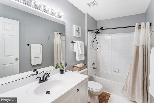 17701 AVENEL LN, Dumfries, VA 22026