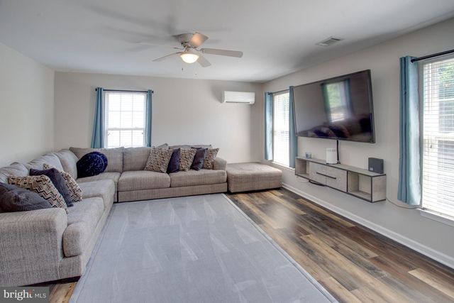 17701 AVENEL LN, Dumfries, VA 22026