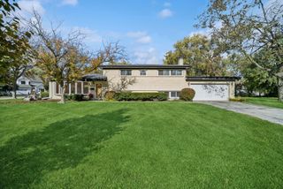1037 Heatherfield Lane, Glenview, IL 60025