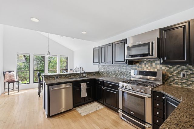 3718 Wooded Creek Drive, Farmers Branch, TX 75244