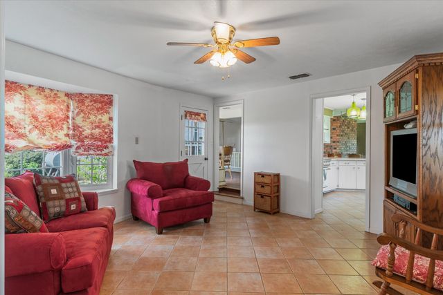 1421 Vz County Road 2319, Canton, TX 75103