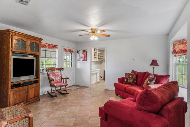 1421 Vz County Road 2319, Canton, TX 75103