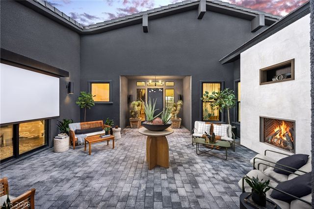 8585 Stange Avenue, Las Vegas, NV 89129