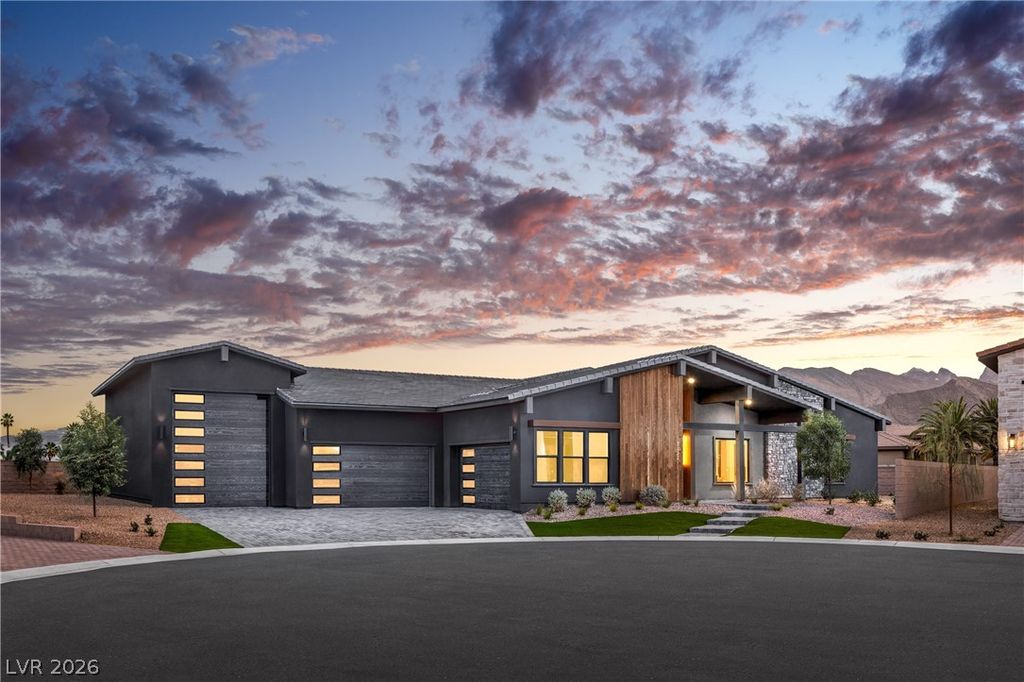 8585 Stange Avenue, Las Vegas, NV 89129
