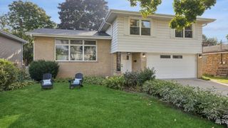 1123 N Dunton Avenue, Arlington Heights, IL 60004