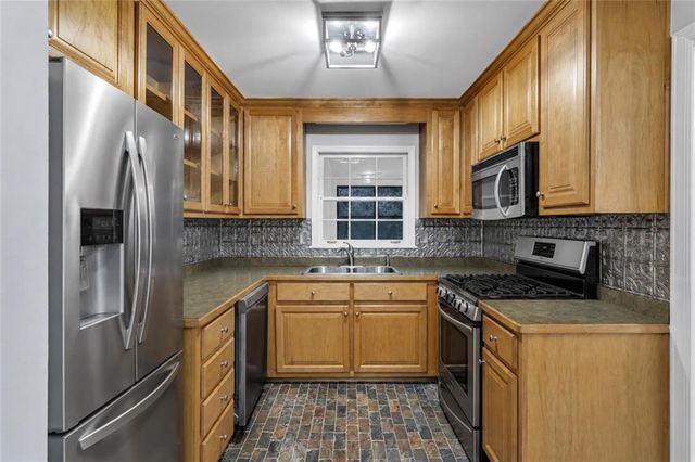 100 NW LA-Rue Place, Atlanta, GA 30327