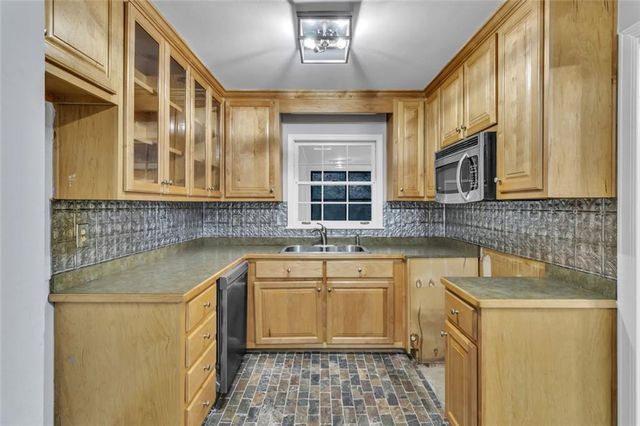 100 NW LA-Rue Place, Atlanta, GA 30327