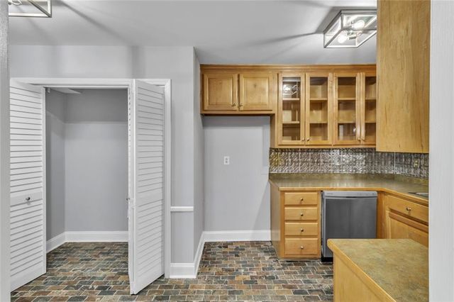 100 NW LA-Rue Place, Atlanta, GA 30327