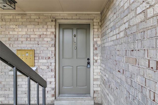 100 NW LA-Rue Place, Atlanta, GA 30327