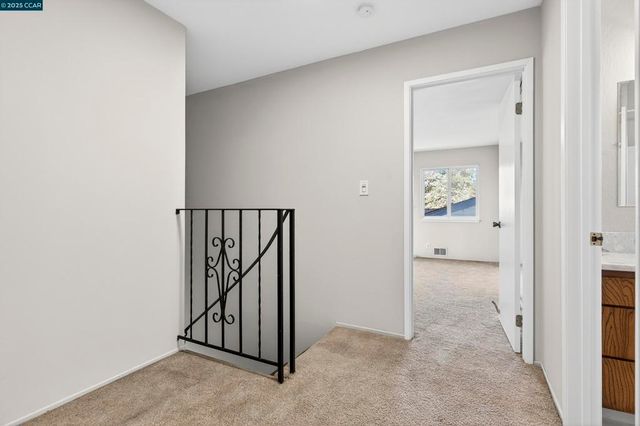 943 Hawthorne Dr, Rodeo, CA 94572