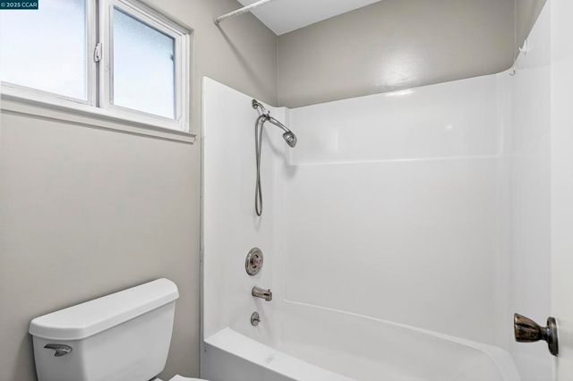 943 Hawthorne Dr, Rodeo, CA 94572