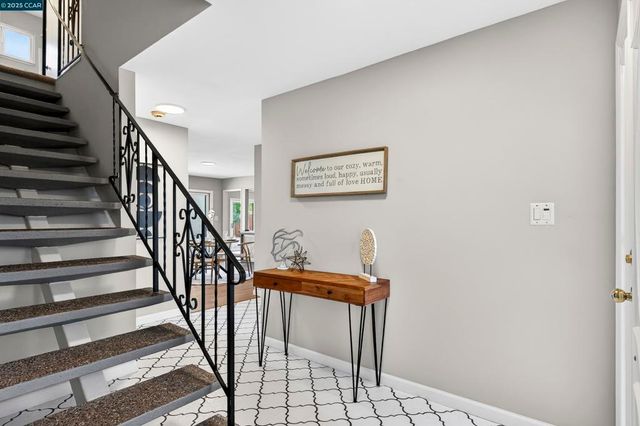 943 Hawthorne Dr, Rodeo, CA 94572