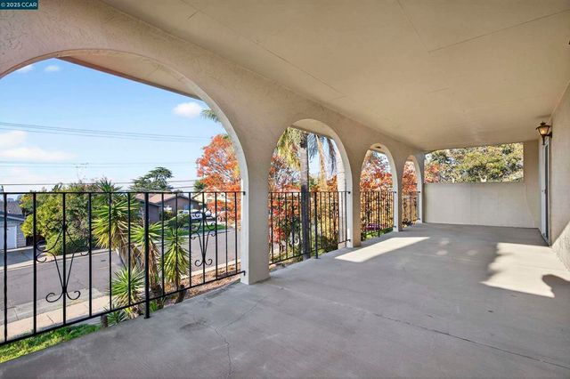 943 Hawthorne Dr, Rodeo, CA 94572