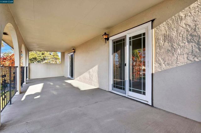 943 Hawthorne Dr, Rodeo, CA 94572