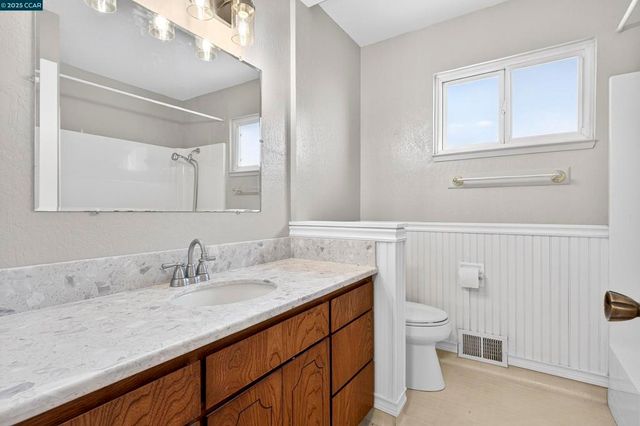 943 Hawthorne Dr, Rodeo, CA 94572