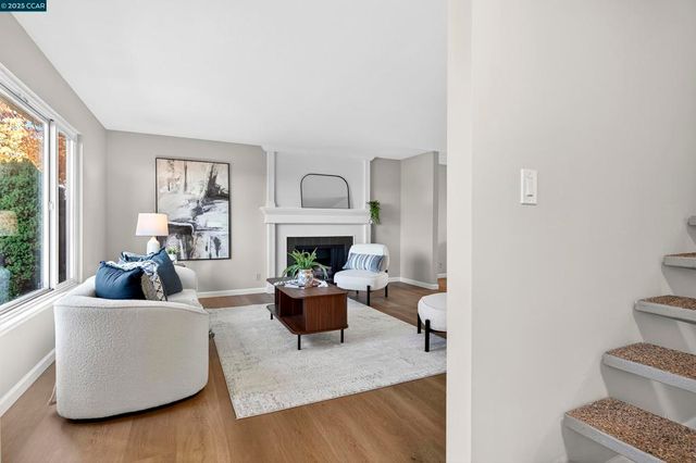 943 Hawthorne Dr, Rodeo, CA 94572