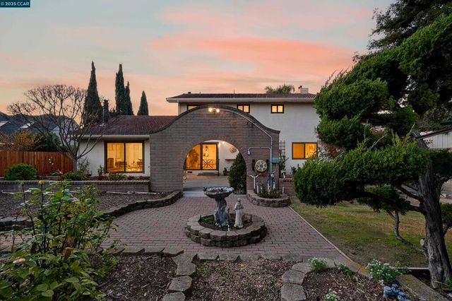 943 Hawthorne Dr, Rodeo, CA 94572