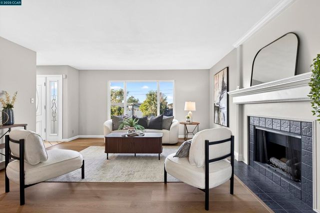 943 Hawthorne Dr, Rodeo, CA 94572