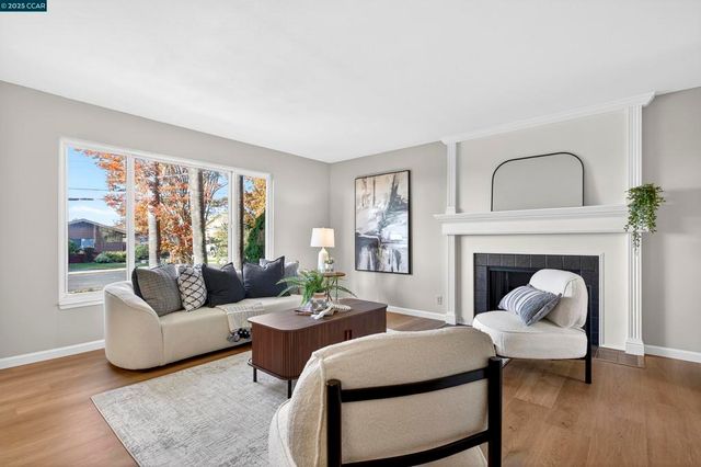 943 Hawthorne Dr, Rodeo, CA 94572