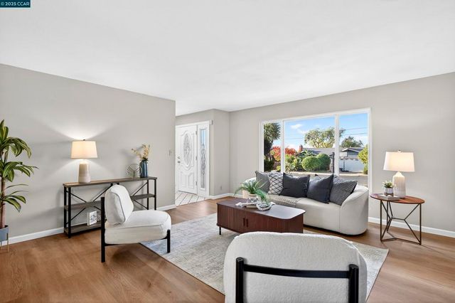 943 Hawthorne Dr, Rodeo, CA 94572